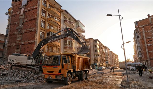 AFAD deprem bölgesindeki vatandaşları uyardı