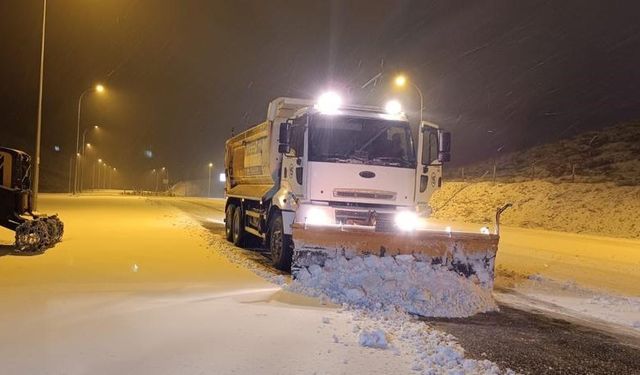 Kahramanmaraş’ta kar yağışı sonrası yollar açılıyor