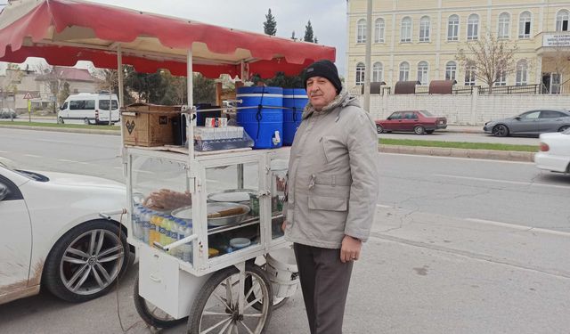 Şeker hastası olunca yiyemediği tatlıyı satmaya başladı