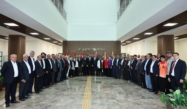 Onikişubat Muhtarları'ndan Belediye Başkanı Hanifi Toptaş'a Hayırlı Olsun Ziyareti