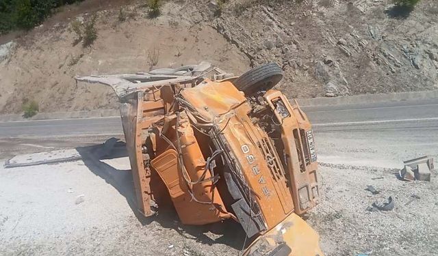 Kahramanmaraş’ta kamyon devrildi: 2 yaralı