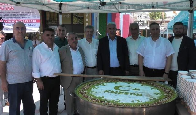 Trabzon Caddesi'nde aşure etkinliği yoğun katılımla gerçekleşti