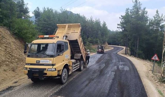 Büyükşehir, Andırın’da 6 Mahalleye Ulaşım Sağlayan Grup Yolunu Yeniliyor