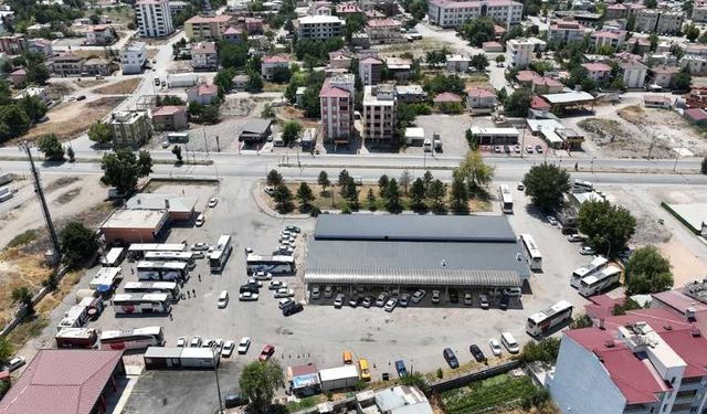 Büyükşehir, Göksun ve Elbistan Otogarlarında Depremin İzlerini Siliyor