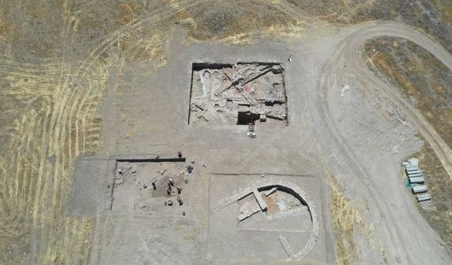 Afşin Yassı Höyük'te 2 bin 800 yıllık nohut, buğday, kayısı çekirdeği, üzüm ve sarımsak taneleri bulundu