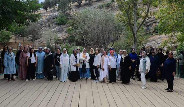 Kadınlar, Büyükşehir’le şehrin doğal güzelliklerini görme fırsatı buldu