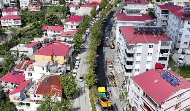 Büyükşehir Andırın’da Ana Arterlerin Asfaltını Bir Bir Yeniliyor