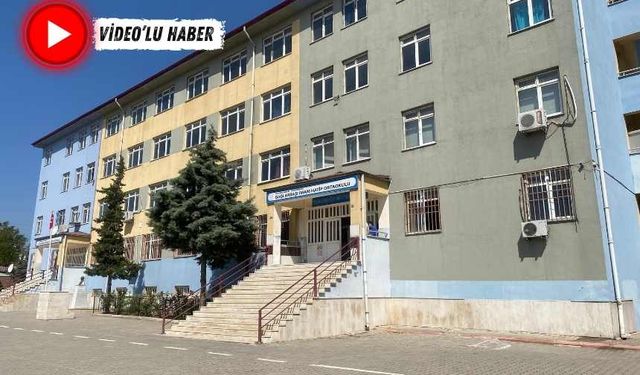 Bağlarbaşı İmam Hatip Ortaokulu’nda 100 öğrenciye burs imkanı