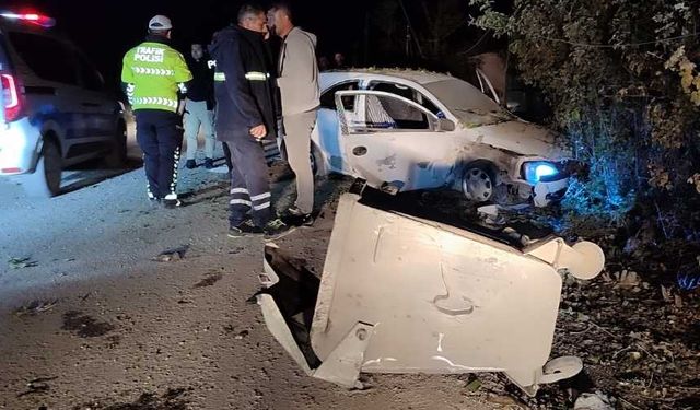 Kahramanmaraş'ta direğe çarpan otomobildeki 1 kişi öldü, 4 kişi yaralandı