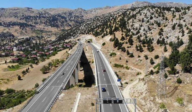 Edebiyat Yolu'ndan 4 yılda 10 milyon araç geçti