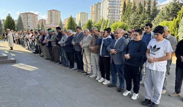 Kahramanmaraş'ta Yahya Sinvar için gıyabi cenaze namazı kılındı