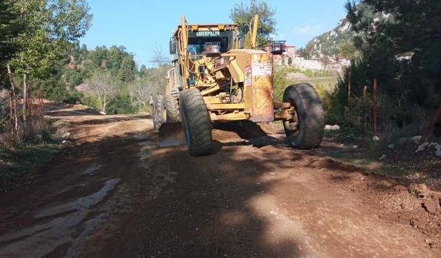 Büyükşehir, Andırın’da 11 Mahallenin Yolunu Yeniliyor