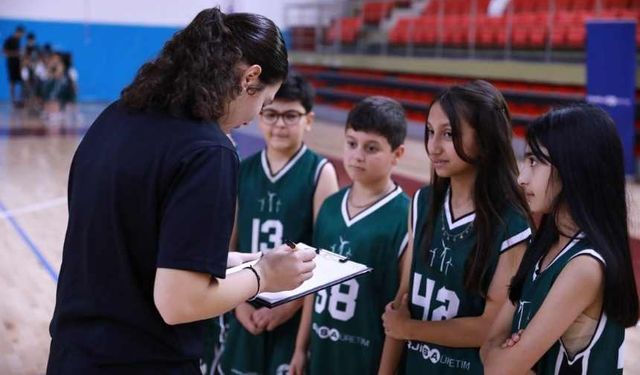 Kahramanmaraş'ta depremzede çocuklara basketbol kampı