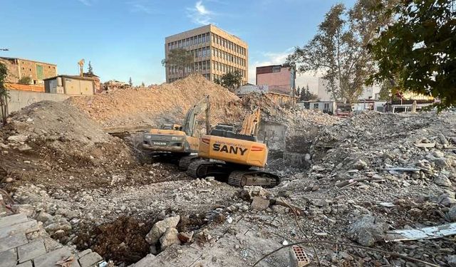 Kahramanmaraş'ta ağır hasarlı binaların yıkım oranı yüzde 98