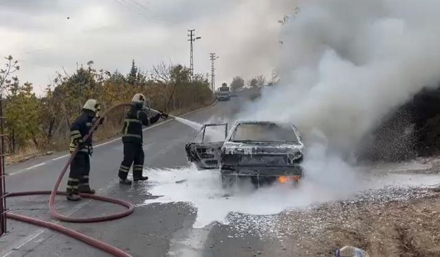 Kahramanmaraş’ta seyir halindeki araç alev aldı