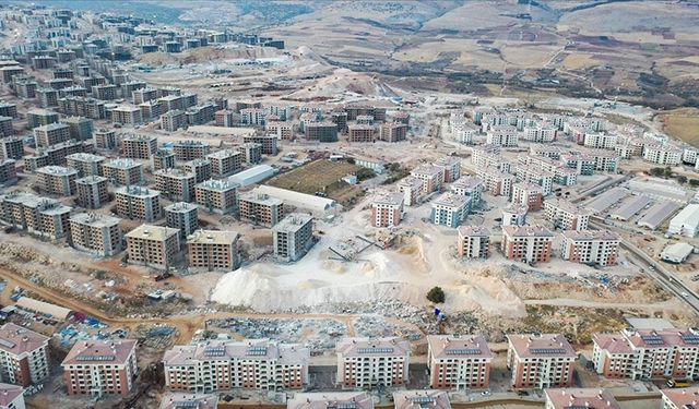 Kahramanmaraş'ta 9 bin işçinin emeğiyle kalıcı konutlar yükseliyor