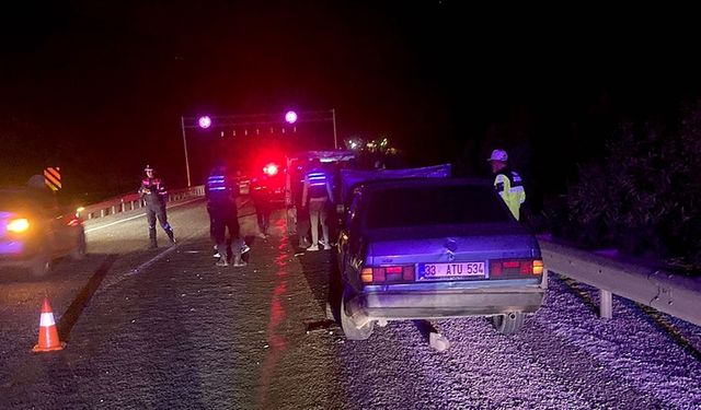 Otomobilin yol kenarında lastik değiştirenlere çarptığı kazada ölü sayısı 4'e çıktı