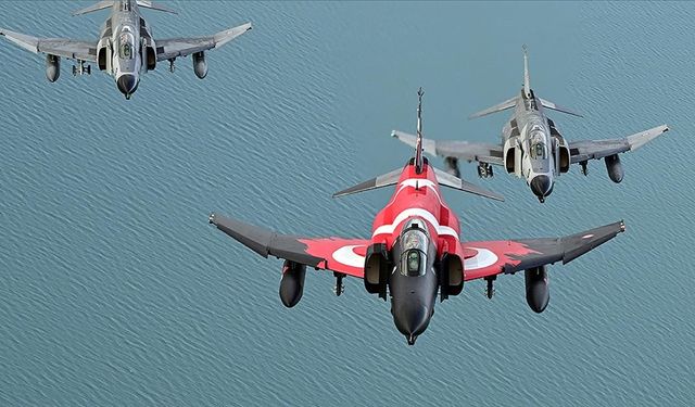 "F-4E Phantom" uçaklarından yer hedeflerine taarruz eğitimi uçuşu