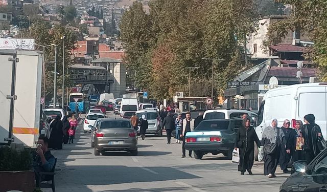 Çarşı bölgesinde trafik çileye dönüştü