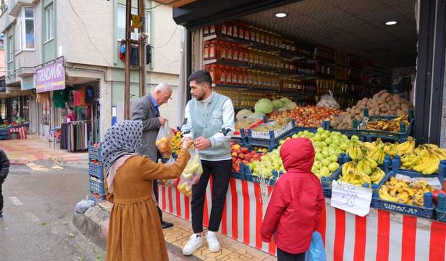 Kahramanmaraş'ta askıda meyve, sebze ile ihtiyaç sahiplerine destek