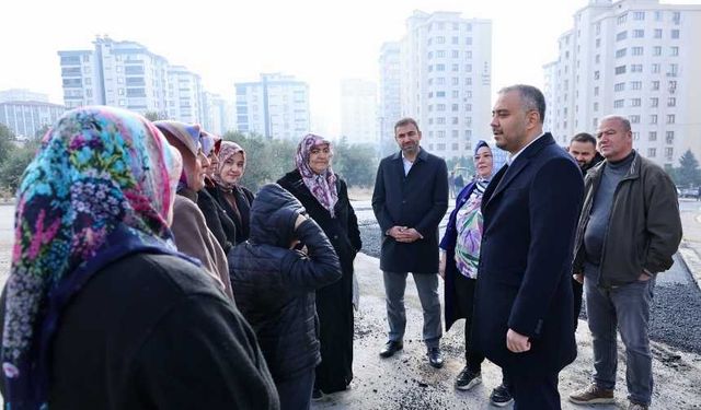 Onikişubat'ta tarihin en büyük asfalt seferberliği devam ediyor