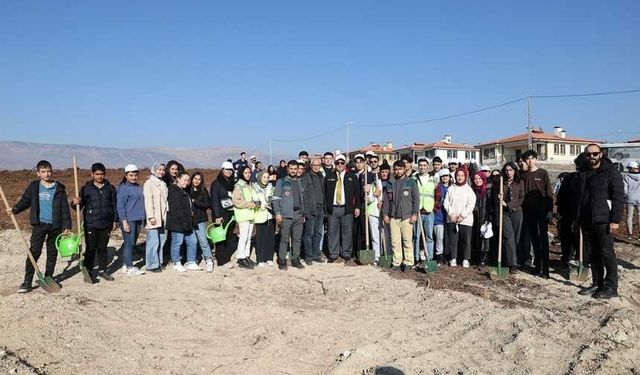 Dulkadiroğlu Belediyesi’nden Deprem Şehitleri Anısına Fidan Dikme Etkinliği