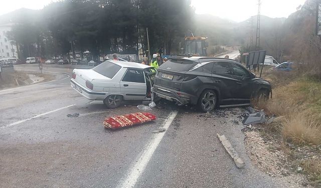 Kahramanmaraş'ta trafik kazası:1’i ağır, 3 yaralı