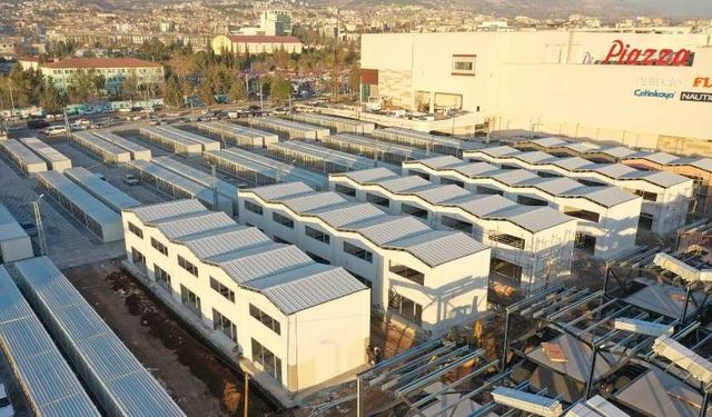 Kahramanmaraş'ta kurulan geçici çarşı, esnafın umudu oldu