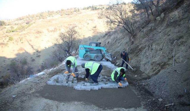 Dulkadiroğlu Belediyesi’nden Kırsal Mahallelere Kilit Parke Hizmeti