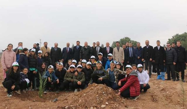 Kahramanmaraş'ta fidanlar toprakla buluşturuldu