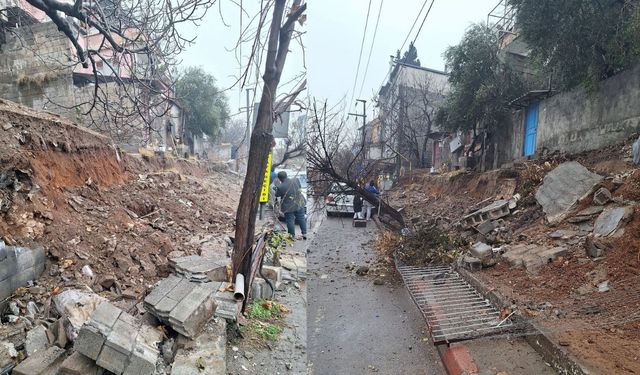 Kahramanmaraş’ta yağış sonrası duvar çöktü