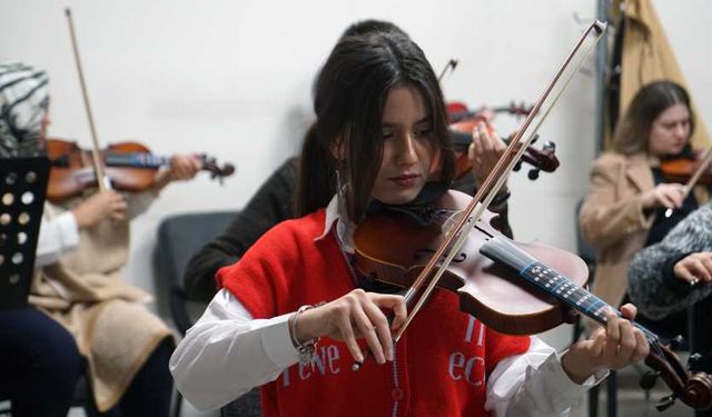 Müziğe Gönül Verenler KAMEK’in Keman Kursunda Buluştu