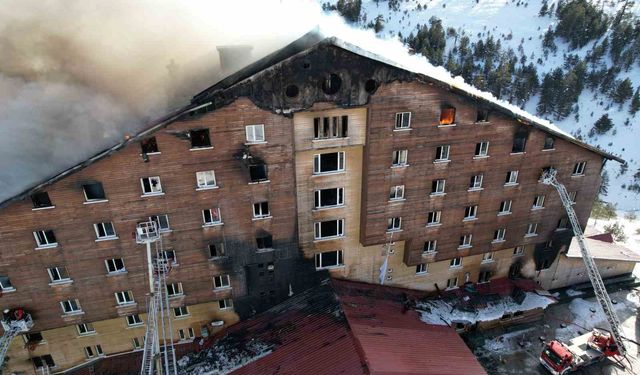 Alev alev yanan otel havadan görüntülendi