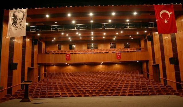 Büyükşehir’den Tiyatroseverlere Özel Gece: “7 Güzel Adam” Sahne Alıyor