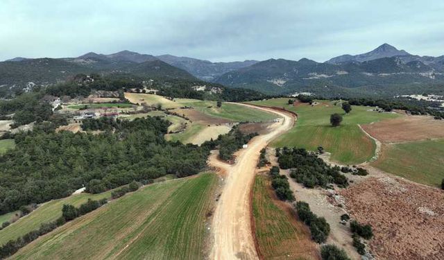 Büyükşehir, Andırın Kırsalında 10 Mahallenin Daha Ulaşımını Güçlendiriyor