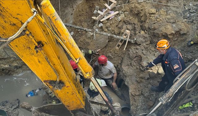Kanalizasyon çalışması sırasında işçi göçük altında kaldı