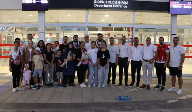 Şampiyonlara davul zurnalı karşılama