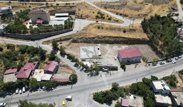 Başkan Toptaş’ın gençliğe yatırımı Kale Gençlik Merkezi’nin temeli atıldı