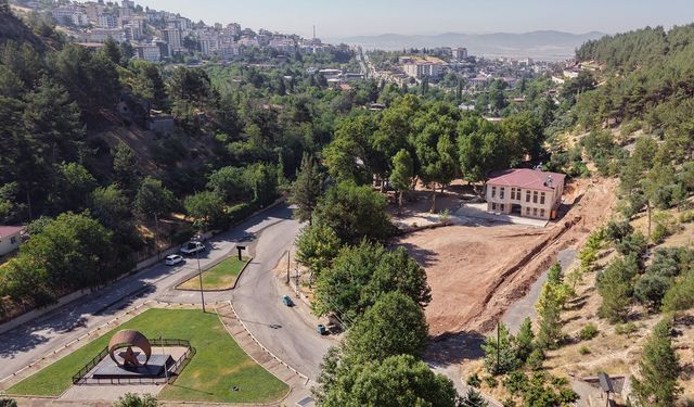 Kahramanmaraş’ın gözde mekanı Çınaraltı yenileniyor