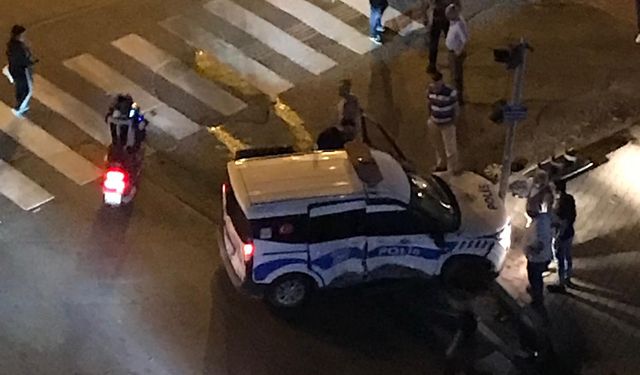Kahramanmaraş'ta polis aracı ile otomobil çarpıştı