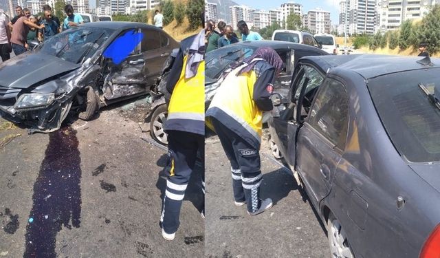 Kahramanmaraş’ta feci kaza! Sürücüler araçta sıkıştı