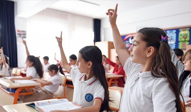 Okullarda Serbest Kıyafet Dönemi Sona Eriyor