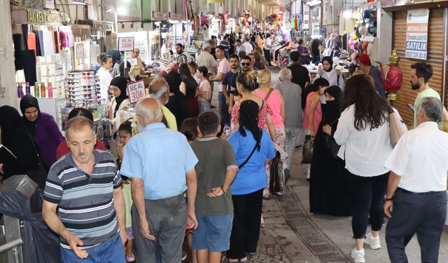 Kahramanmaraş Tarihi Kapalı Çarşı hafta içi de boş kalmıyor