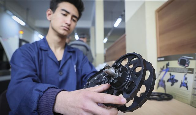 Özel mesleki ve teknik Anadolu liselerinde öğrencilere ödenen destek artırıldı