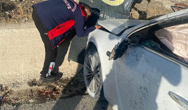 Kahramanmaraş’ta otomobil TIR’a çarptı: 2 yaralı
