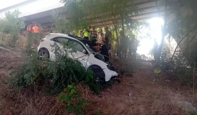 Otoyolda üst geçidin ayağına çarpan otomobilin sürücüsü öldü