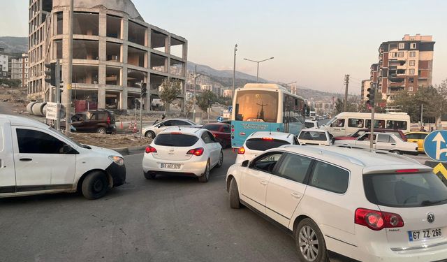 Doğukent’te Trafik Lambaları Çalışmadı, Trafik Kilitlendi
