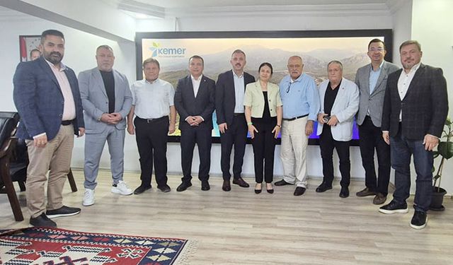 Akdeniz Gazeteciler Federasyonu Yönetimi Kemer’de Buluştu