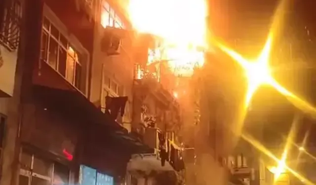 Kız isteme töreninde atılan havai fişek evi yaktı: 8 yaralı