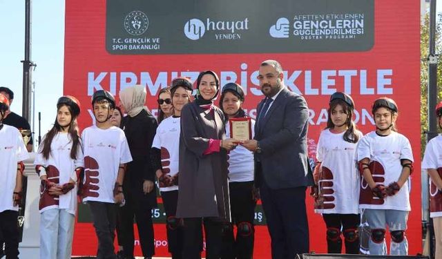 Hayat Yeniden Vakfı’ndan Mesut Şahinkanat’a Teşekkür Plaketi